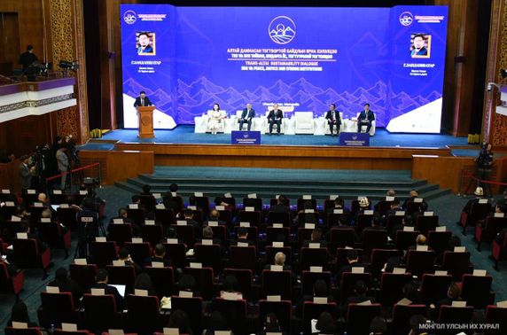 Хоёр дахь удаагийн “Алтай дамнасан тогтвортой байдлын яриа хэлэлцээ” олон улсын чуулга уулзалт эхэллээ