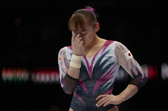 Японы гимнастикч Шоко Мията архи ууж, тамхи татсаны улмаас олимпын багаа орхилоо